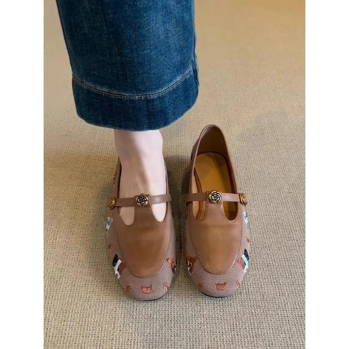 Low-heeled, flat-bottomed French one-foot Mary Jane Loafers